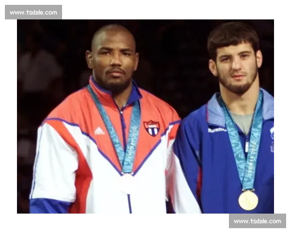 罗梅罗对决韦德曼力量与技术巅峰碰撞的终极之战谁将改写中量级格局历史